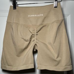 Alphalete Amplify Short 4.5” in Linen
